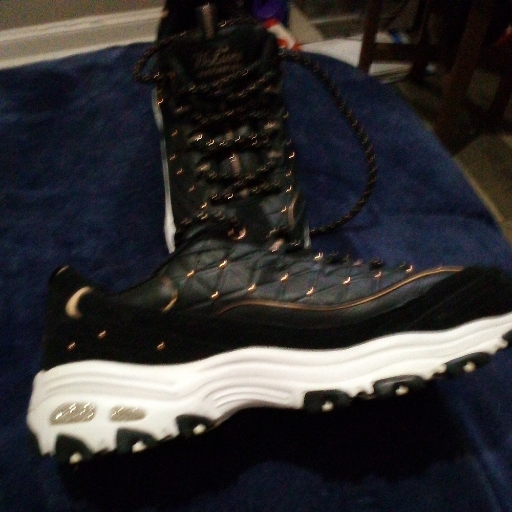 Skechers Women's Black and Gold Sneakers Size 8.5 Brand New - Picture 10 of 12